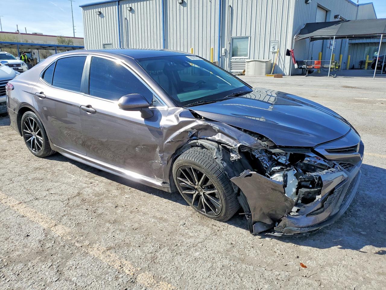 2021 Toyota Camry Se - Фото 4