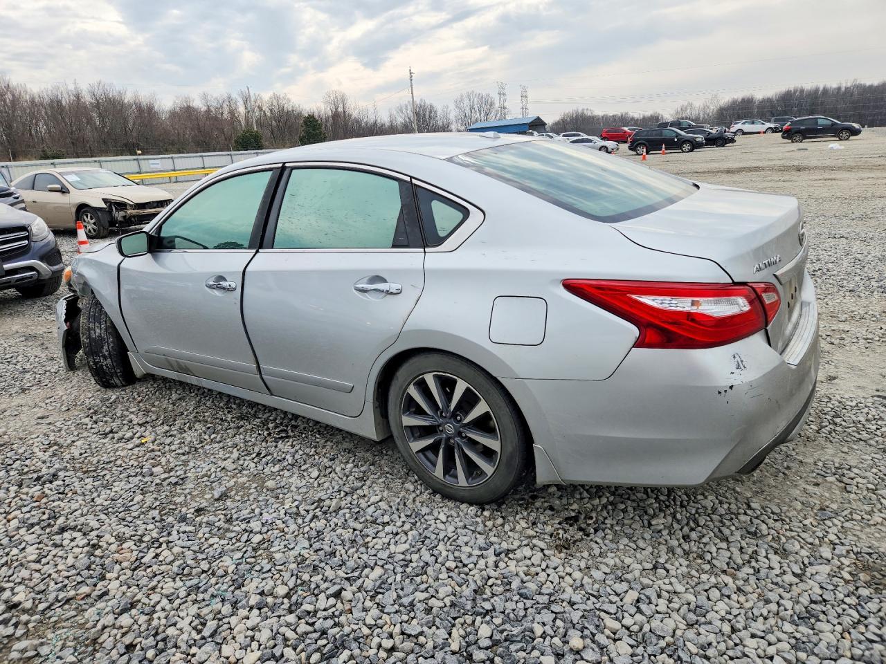 2017 Nissan Altima - Фото 2