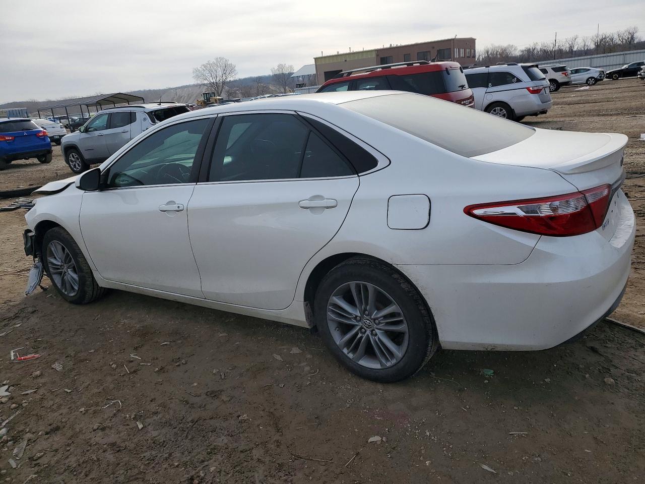 2015 Toyota Camry Le - Фото 2
