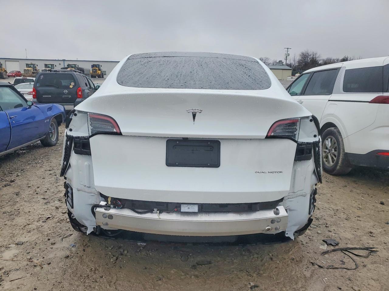 2023 Tesla Model Y - Фото 6