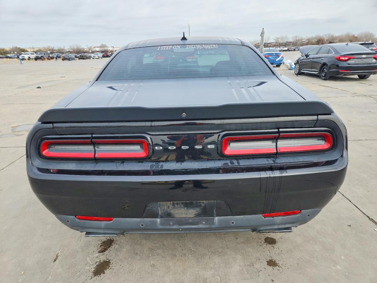 2016 Dodge Challenger R - Image 6
