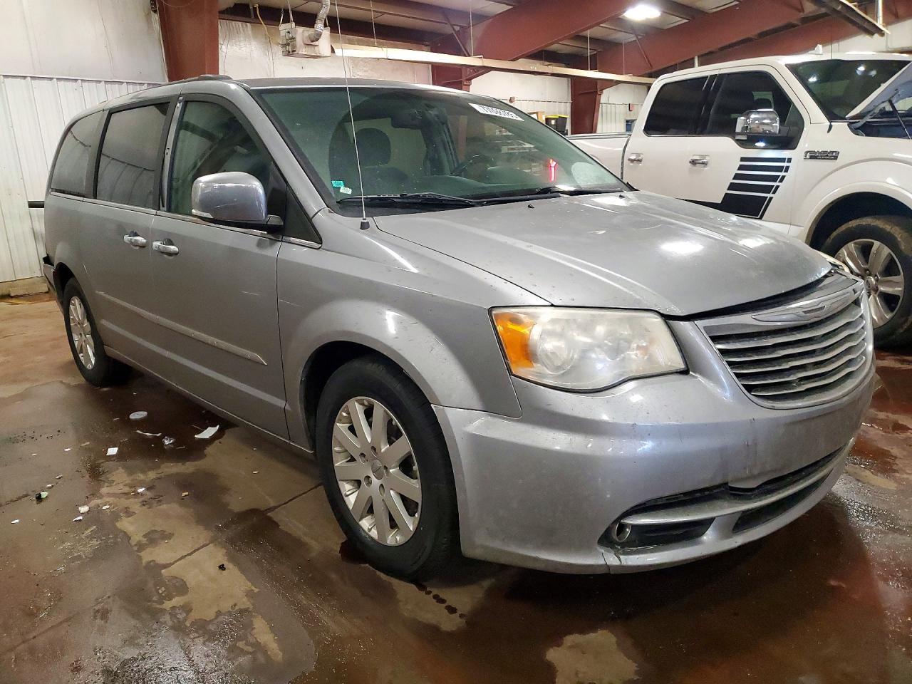 2014 Chrysler Town & Country Touring L - Фото 4