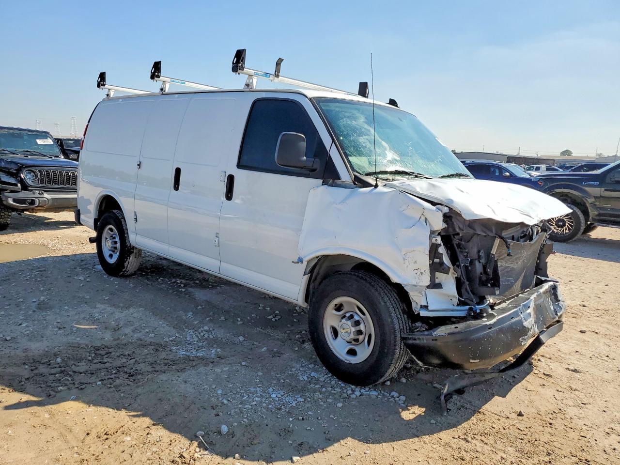 2023 Chevrolet Express G2500 - Фото 4
