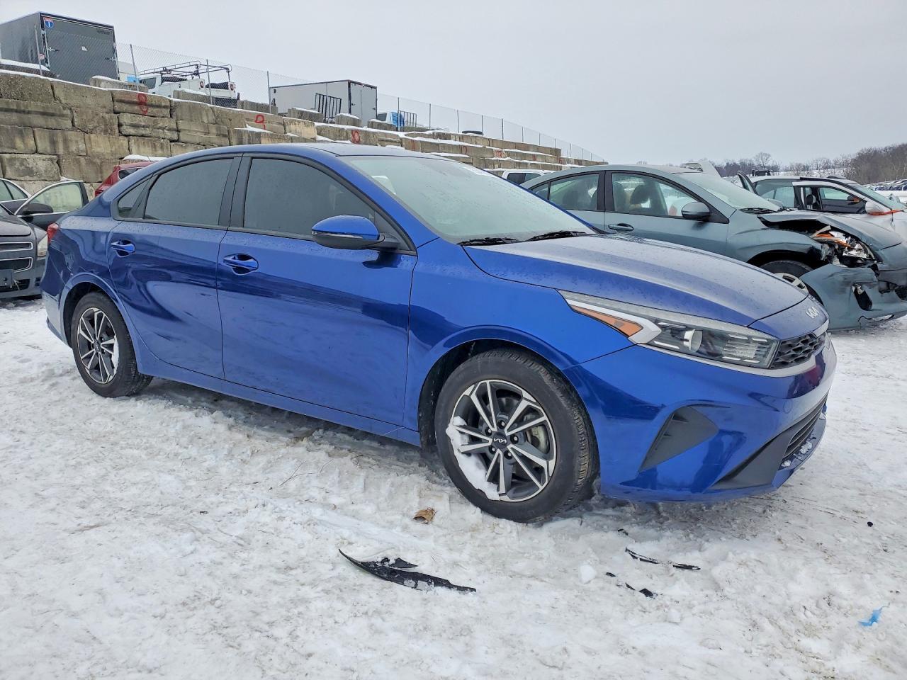 2022 Kia Forte Fe - Image 4