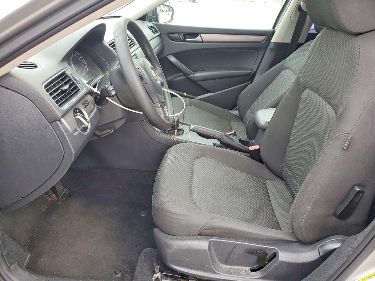 2013 Volkswagen Passat S - Image 7