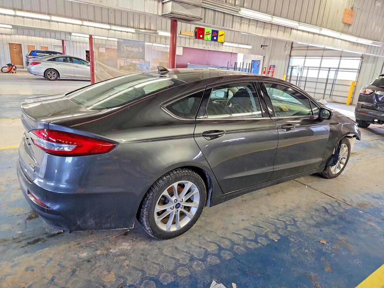 2020 Ford Fusion Hybrid - Фото 3