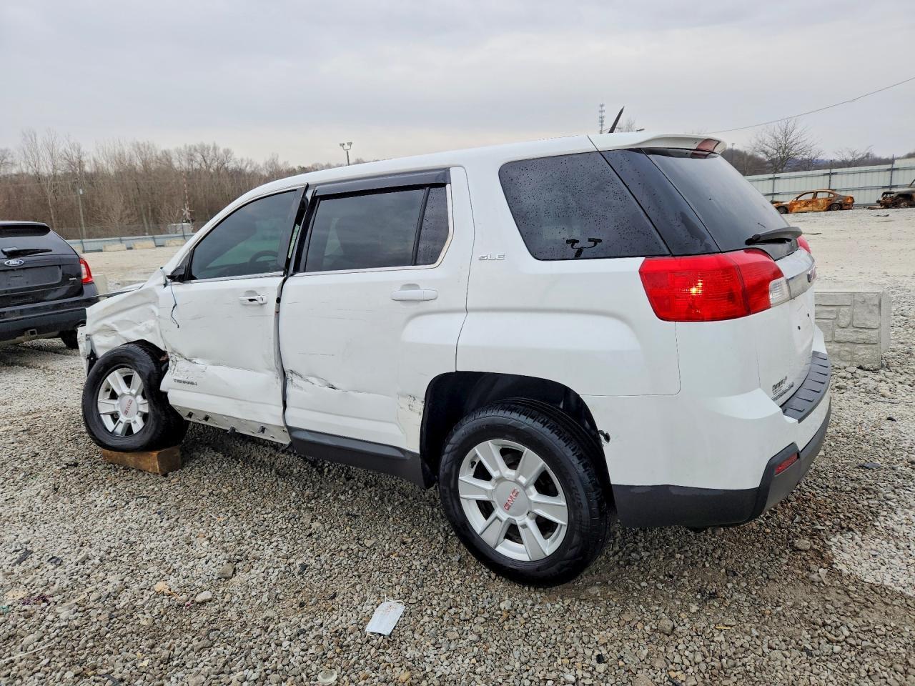2013 GMC Terrain Sle - Image 2
