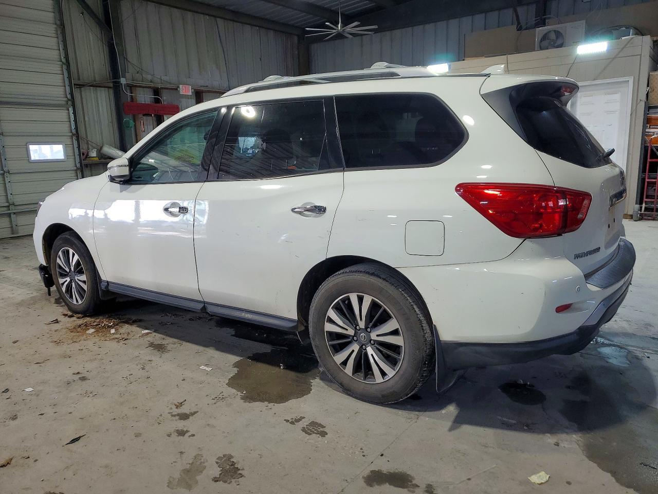 2020 Nissan Pathfinder S - Фото 2