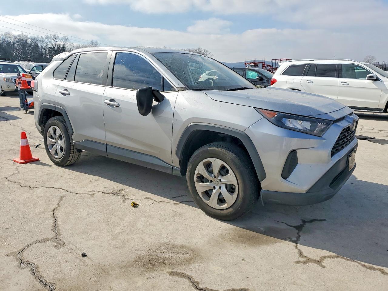 2022 Toyota Rav4 Le - Image 4