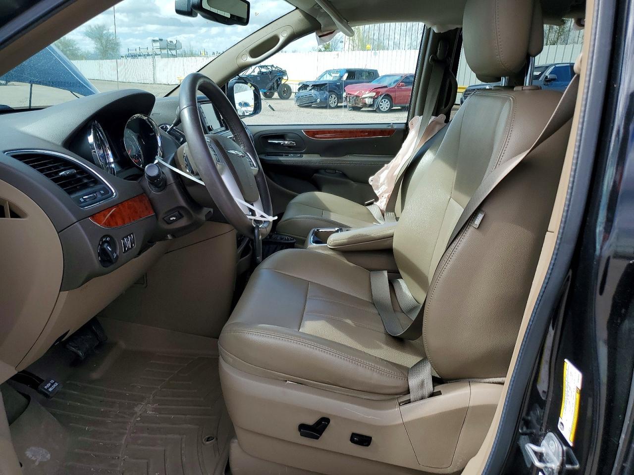 2014 Chrysler Town & Country Touring L - Фото 7