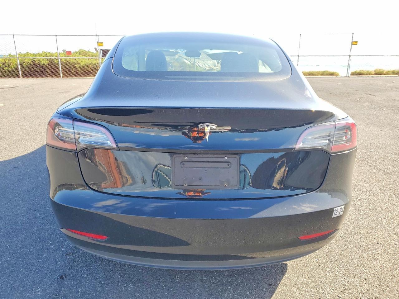 2023 Tesla Model 3 - Фото 6