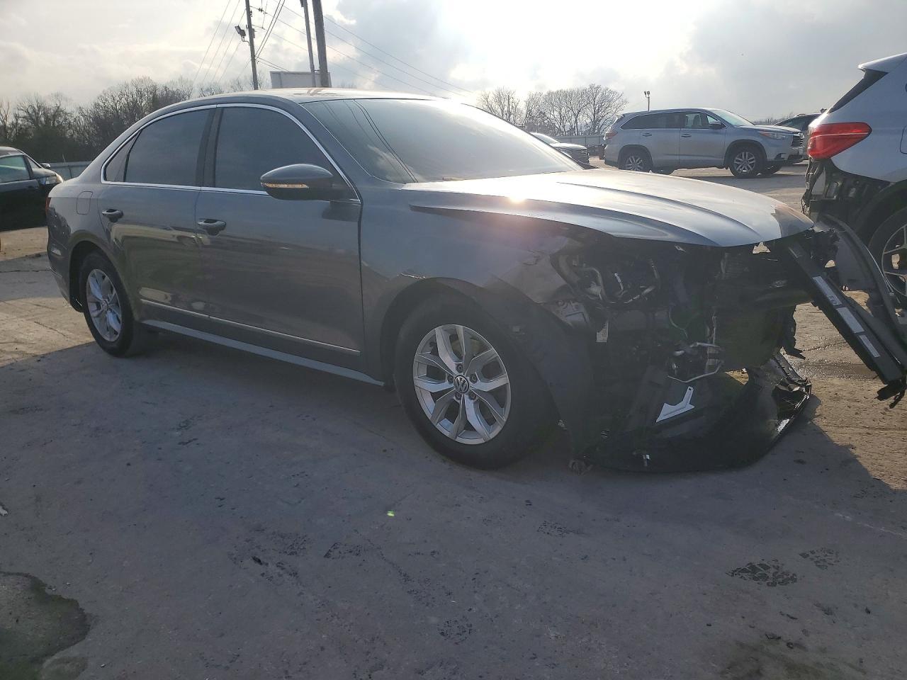 2016 Volkswagen Passat S - Image 4