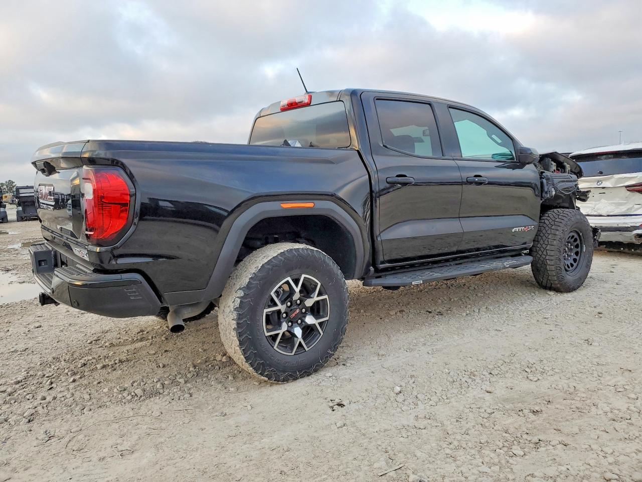 2024 GMC Canyon At4X - Image 3