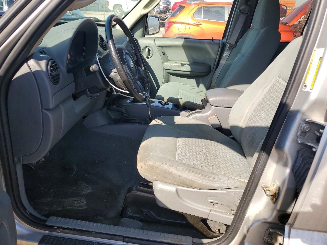 2007 Jeep Liberty Sport - Image 7