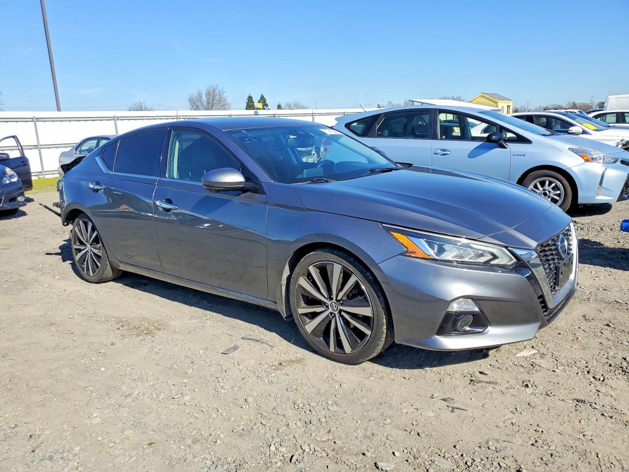 2020 Nissan Altima Platinum - Image 4
