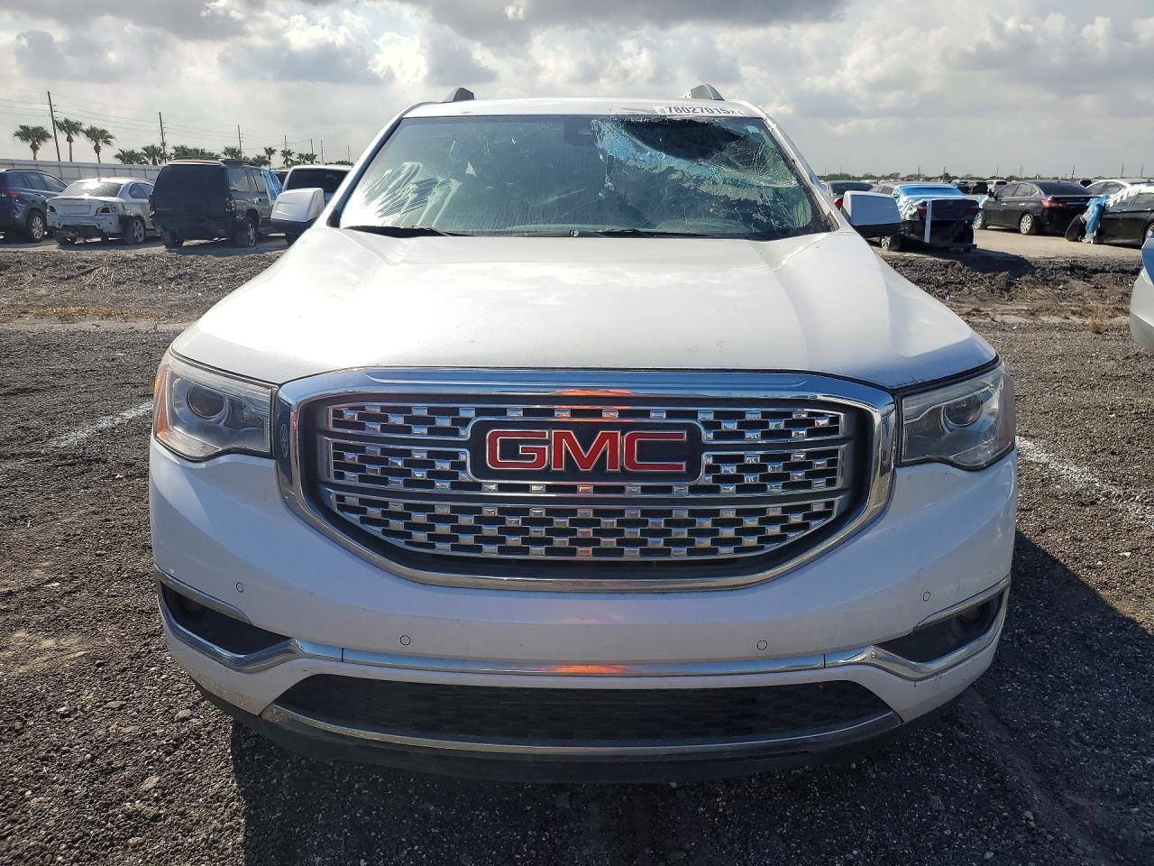 2017 GMC Acadia Denali - Image 5