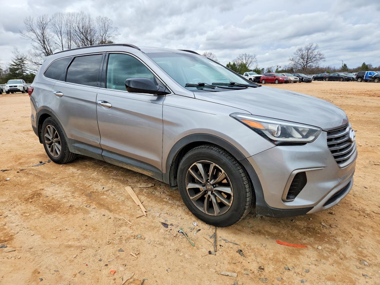 2017 Hyundai Santa Fe Se - Фото 4