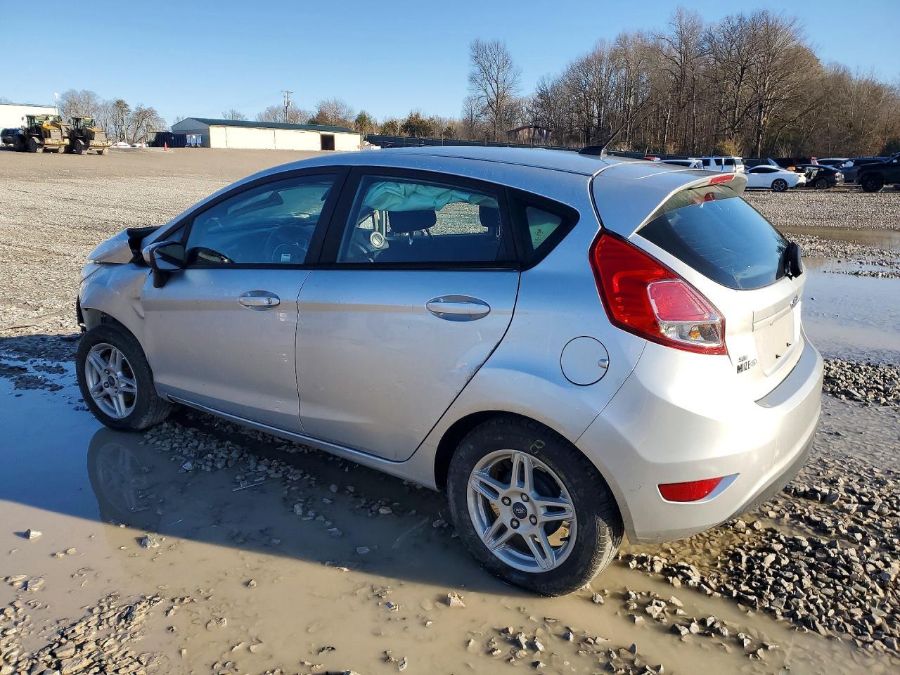 2019 Ford Fiesta Se - Image 2