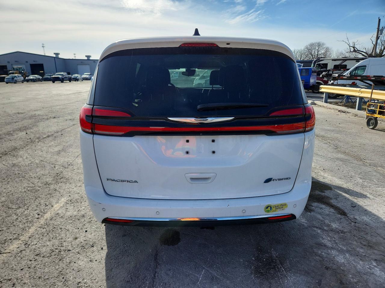 2023 Chrysler Pacifica Hybrid Touring L - Image 6