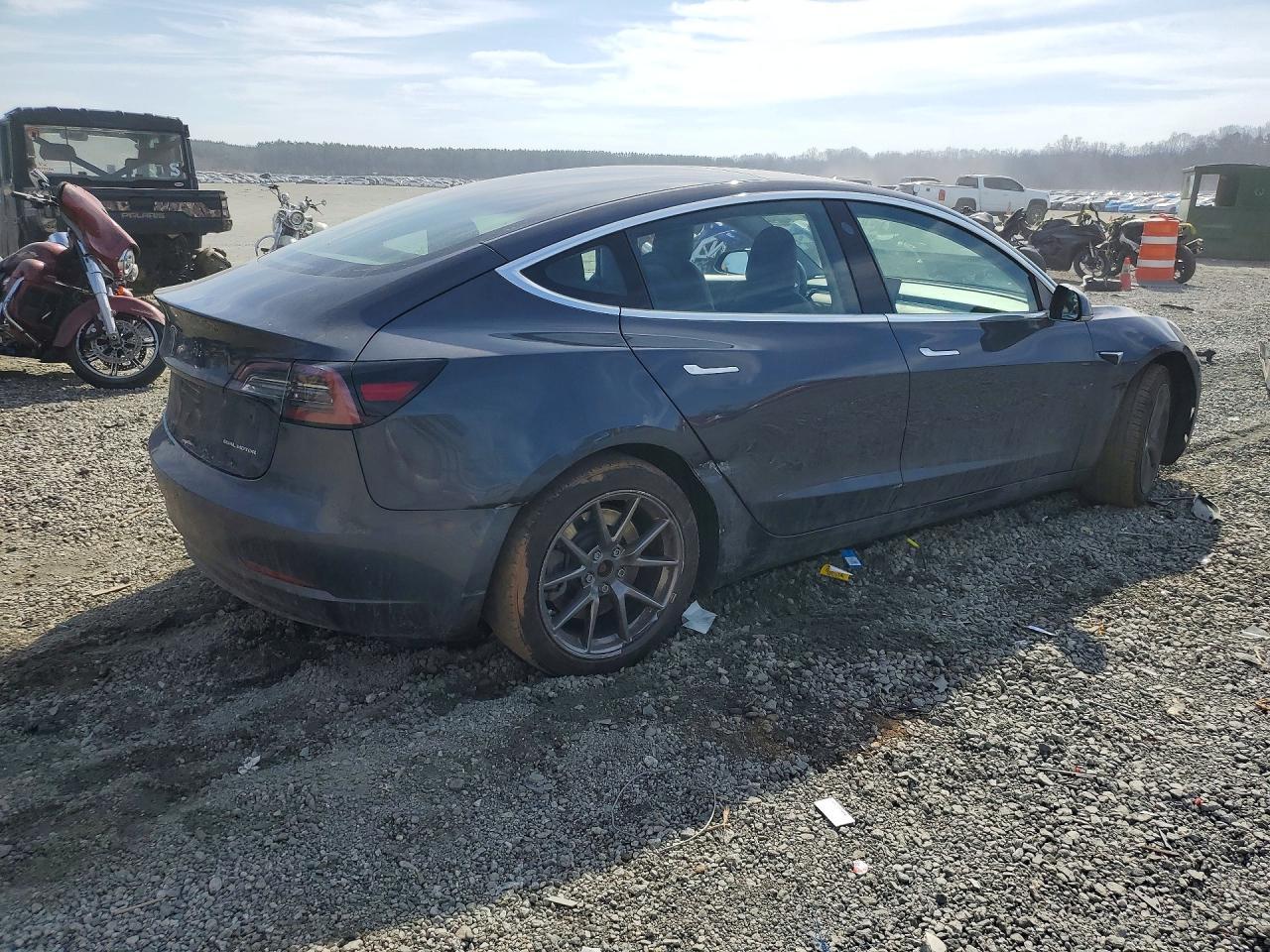 2018 Tesla Model 3 - Фото 3