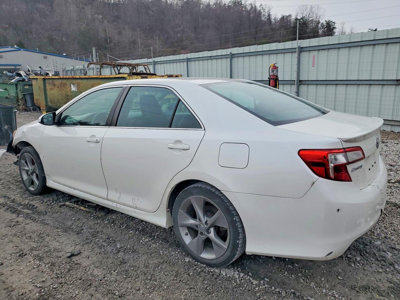 2014 Toyota Camry Se Sport - Image 2