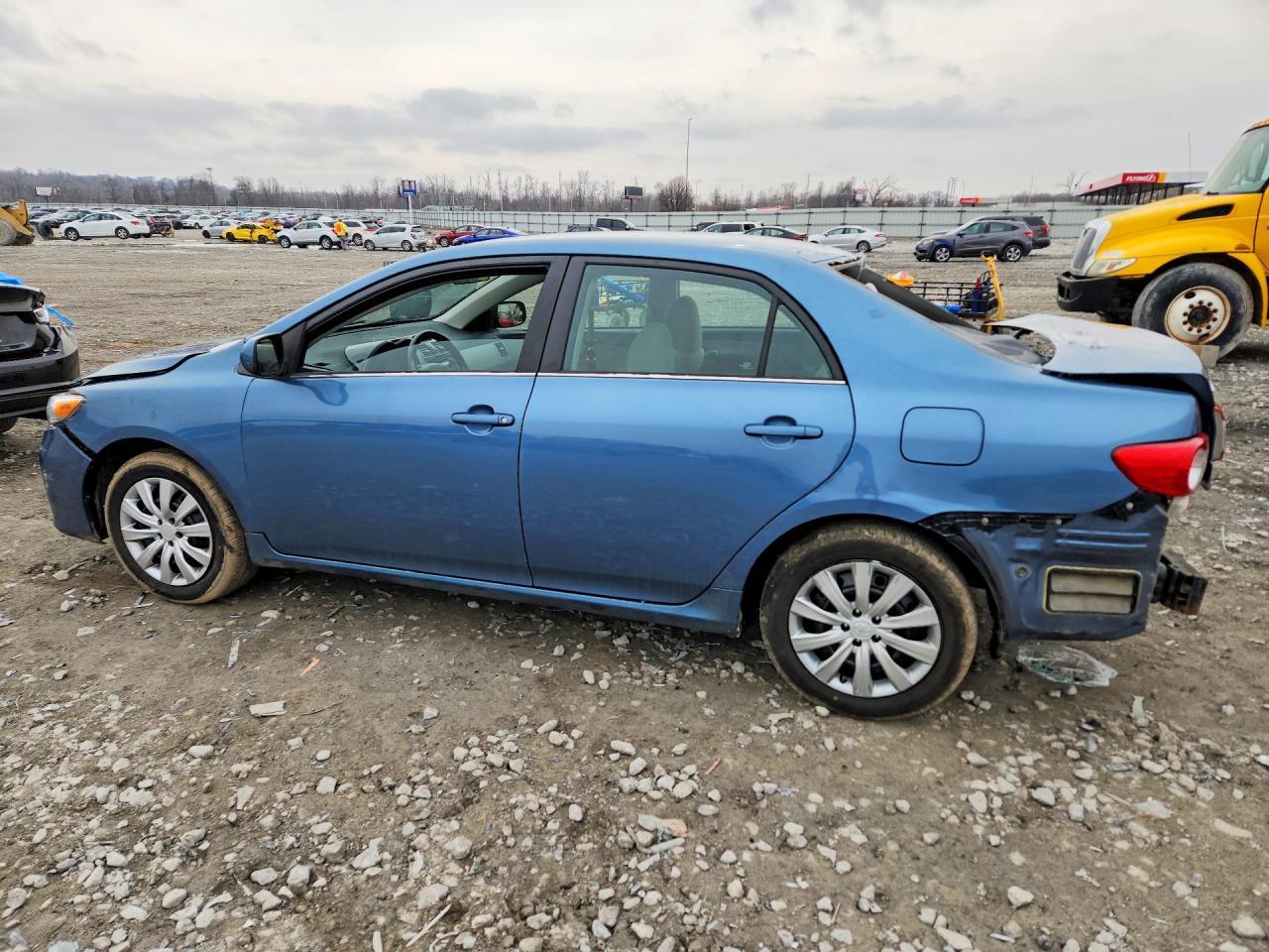 2013 Toyota Corolla - Фото 2
