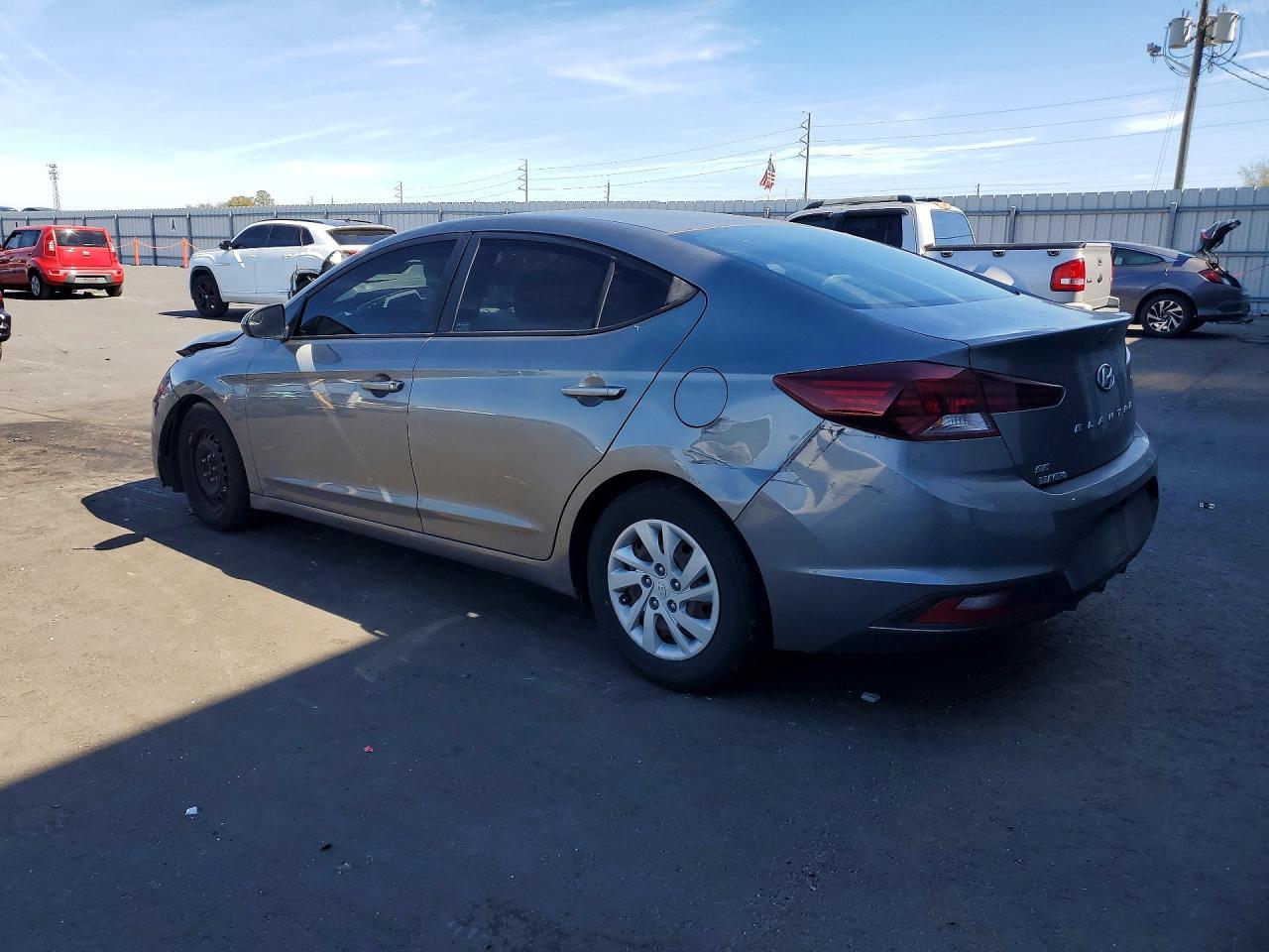 2019 Hyundai Elantra Se - Image 2