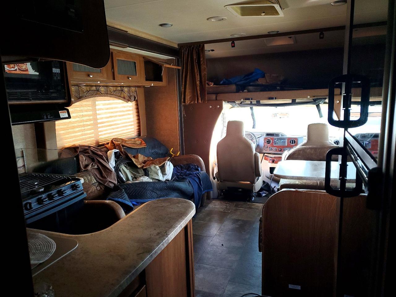 2015 Ford Econoline E450 Super Duty Cutaway Van - Image 5