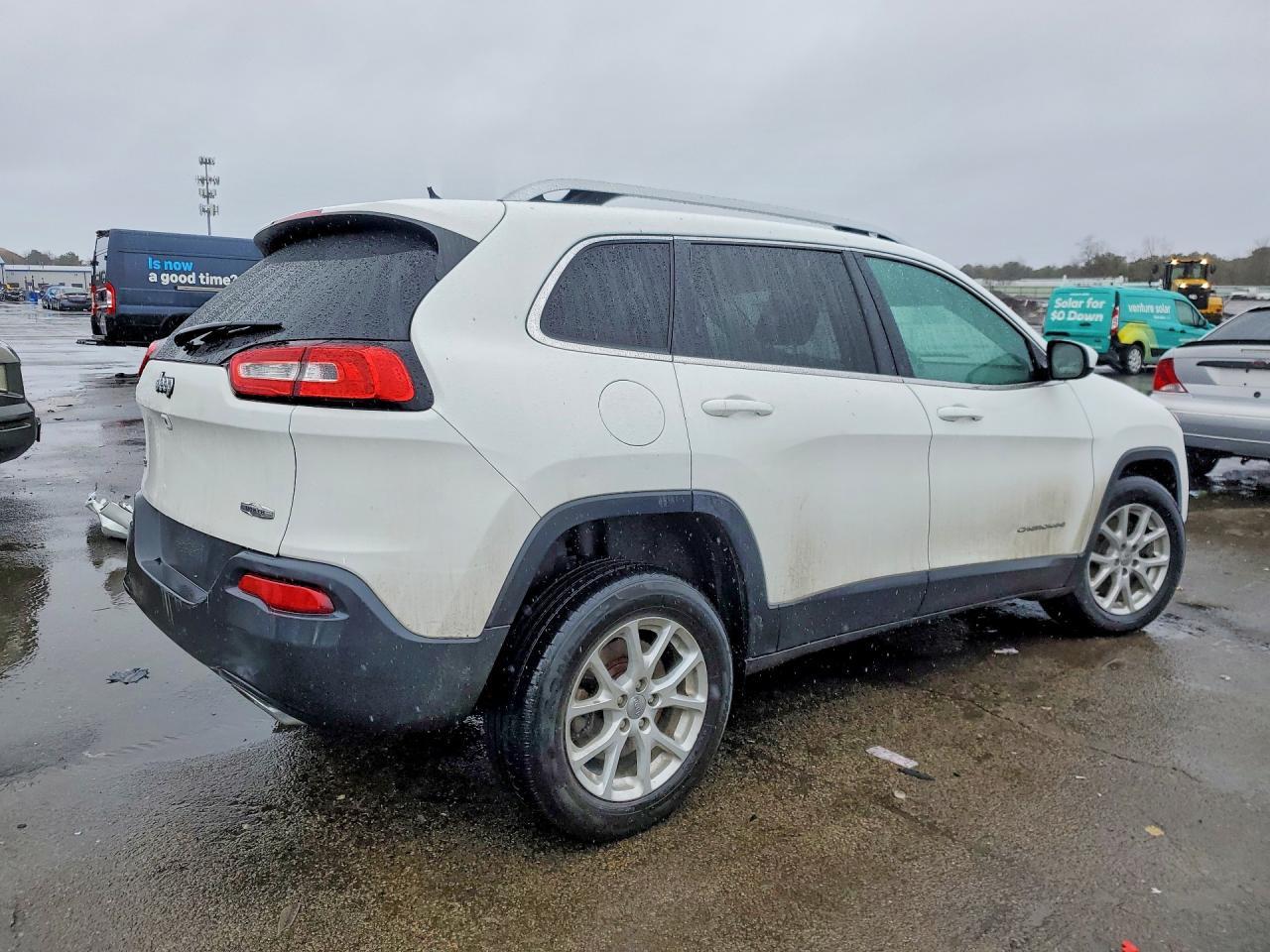 2017 Jeep Cherokee Latitude - Image 3