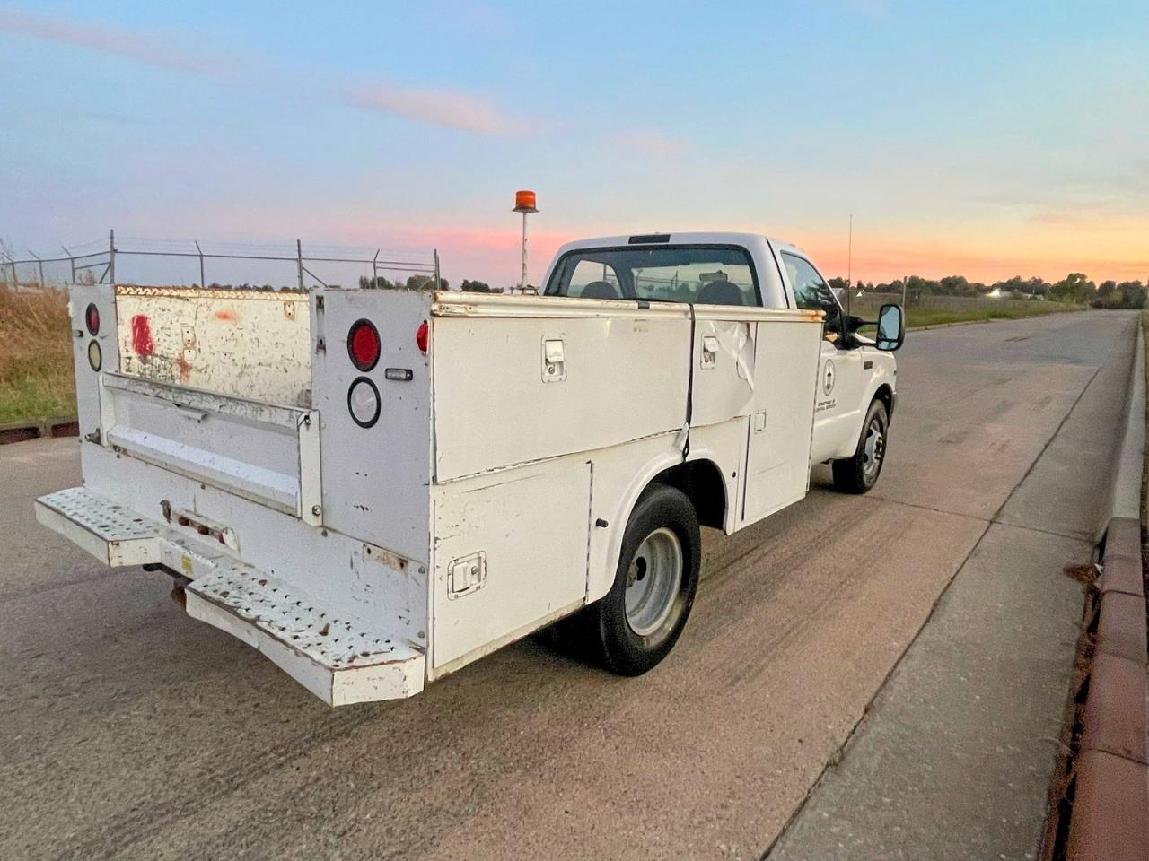2003 Ford F350 Super Duty - Image 4