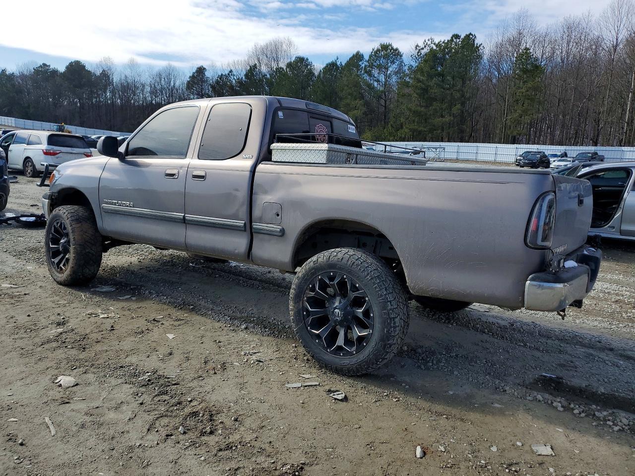 2002 Toyota Tundra Access Cab Sr5 - Image 2