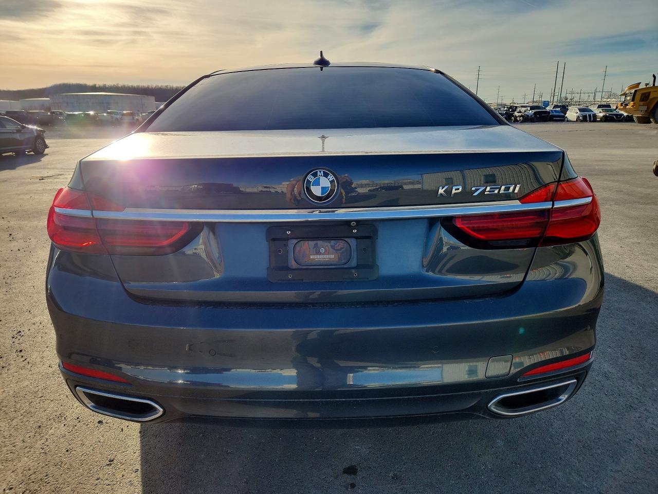 2016 BMW 750 I - Фото 6
