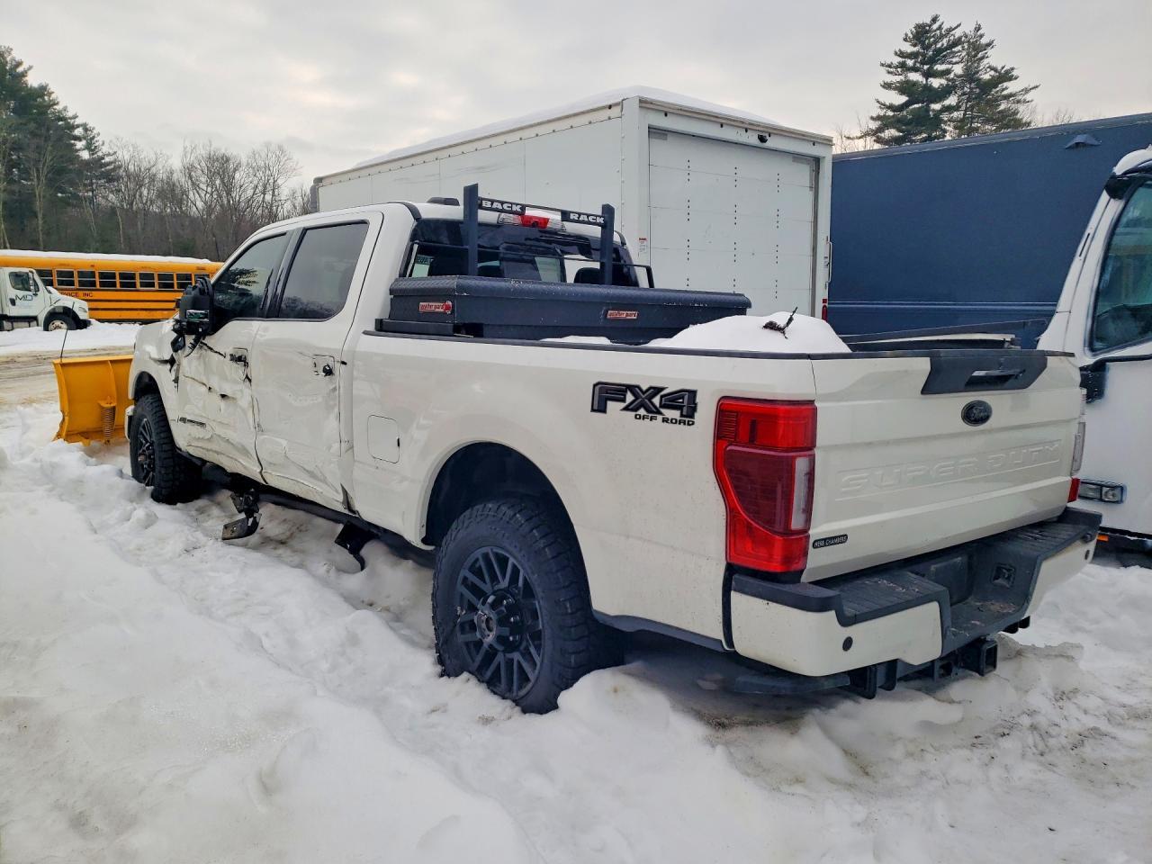 2022 Ford F350 Super Duty - Фото 2