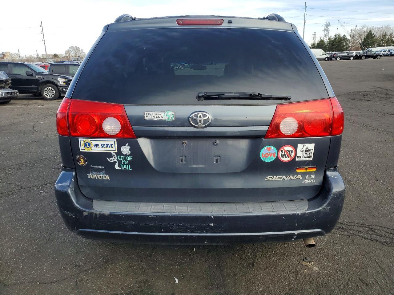 2010 Toyota Sienna - Фото 6
