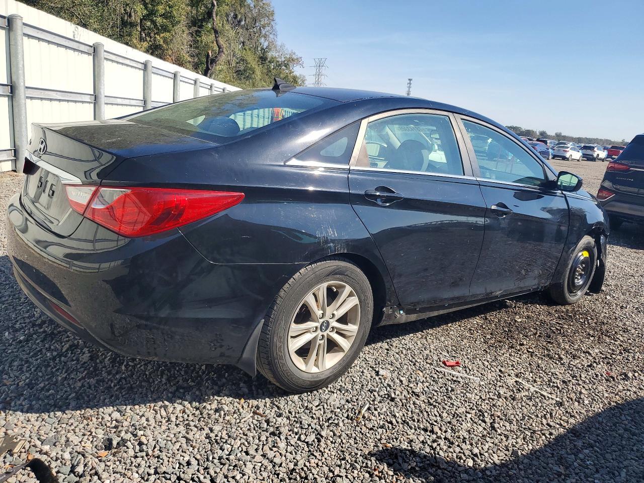 2013 Hyundai Sonata Gls - Image 3