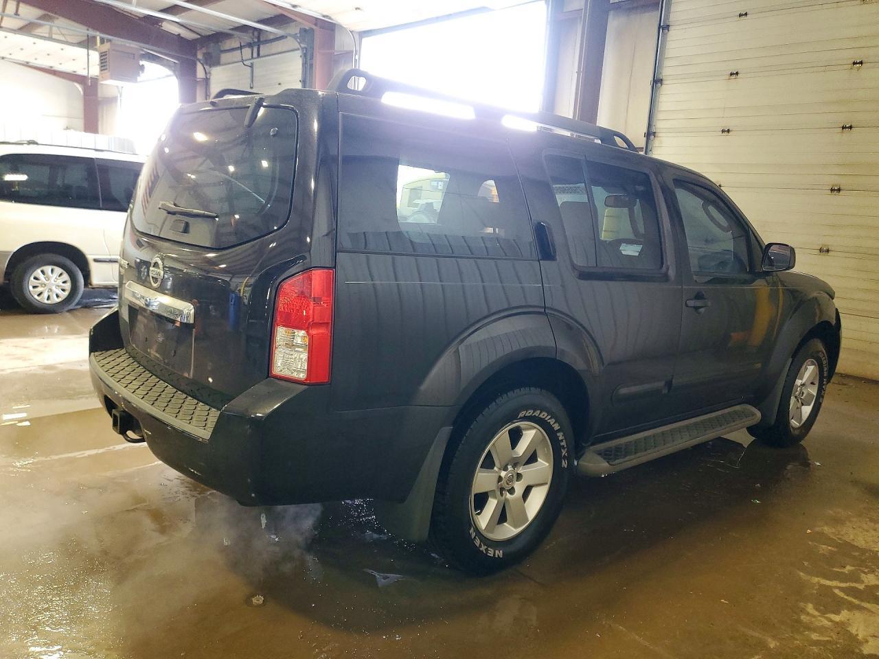 2011 Nissan Pathfinder S - Фото 3