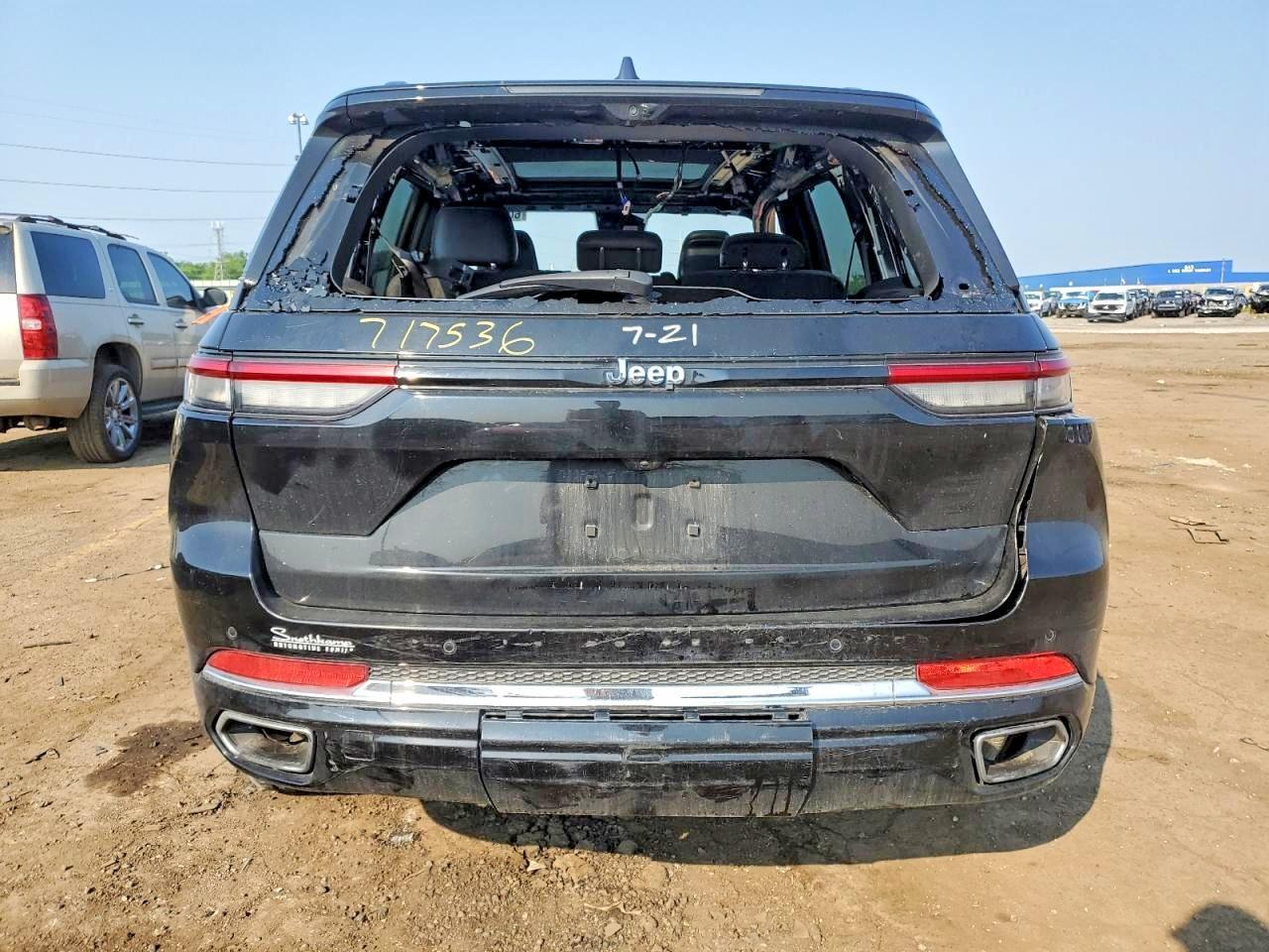 2022 Jeep Grand Cherokee Overland 4Xe - Image 6