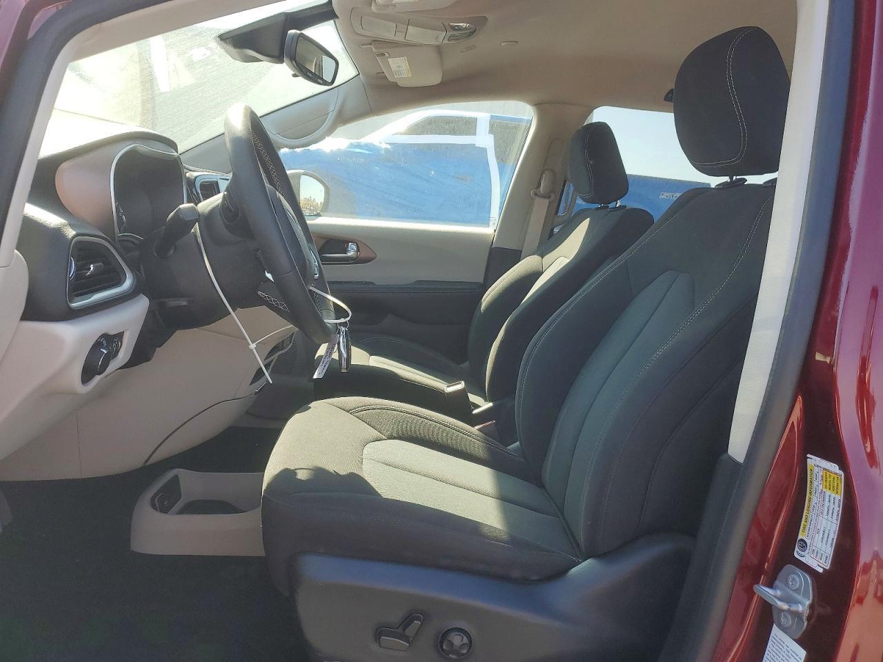 2022 Chrysler Voyager Lx - Image 7