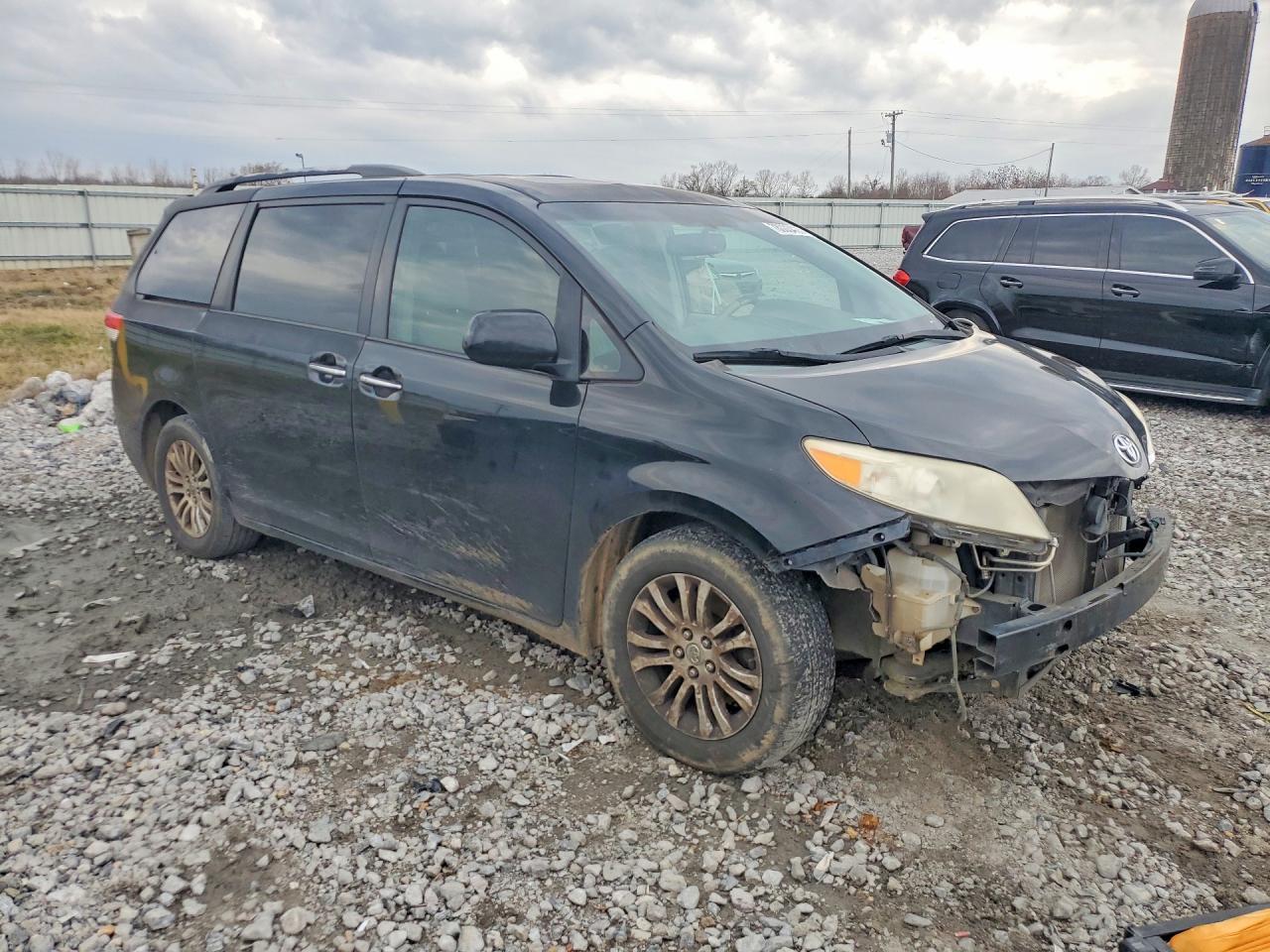 2013 Toyota Sienna Xle - Фото 4