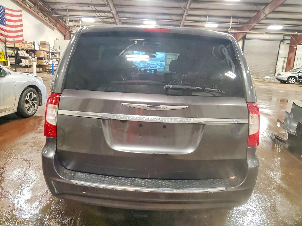 2016 Chrysler Town & Country Touring - Image 6