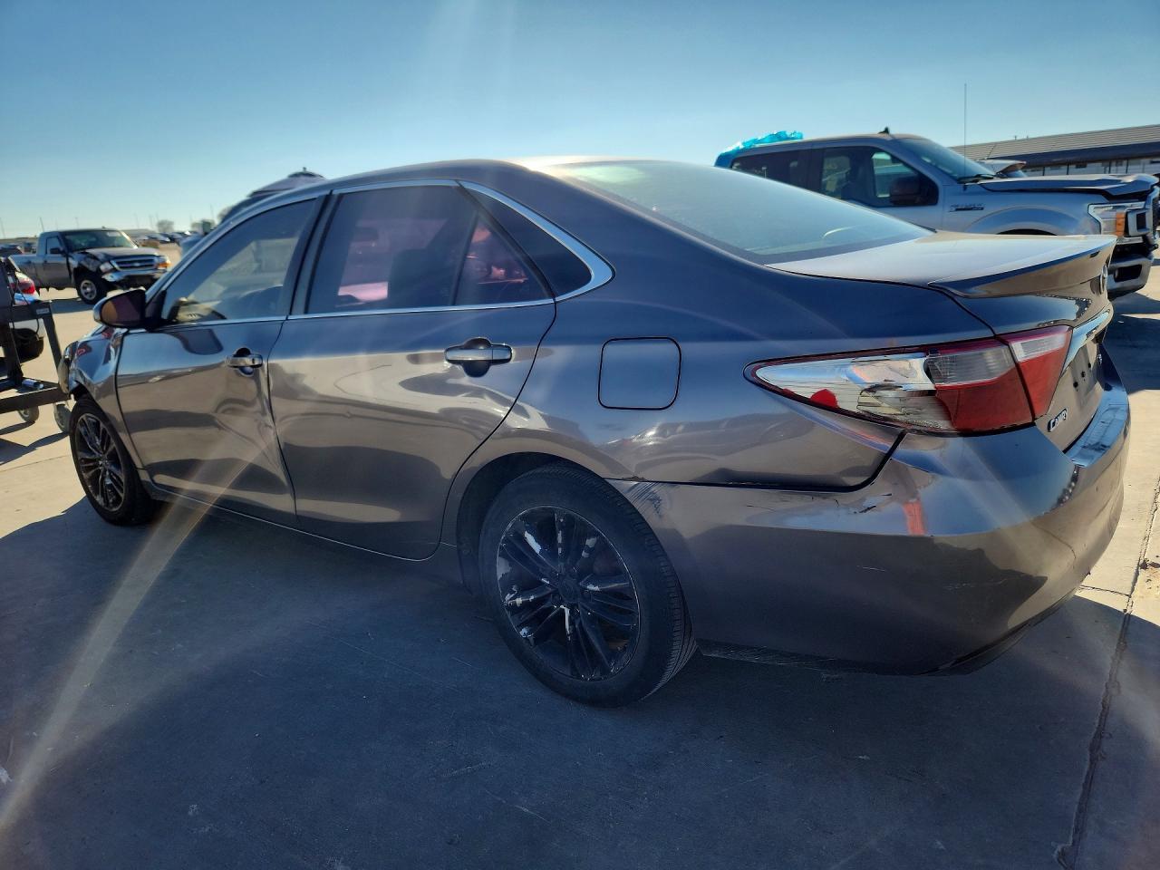 2015 Toyota Camry Se - Фото 2