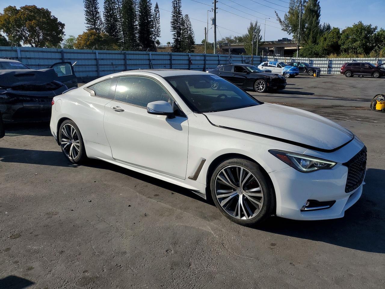 2017 Infiniti Q60 2.0T - Фото 4