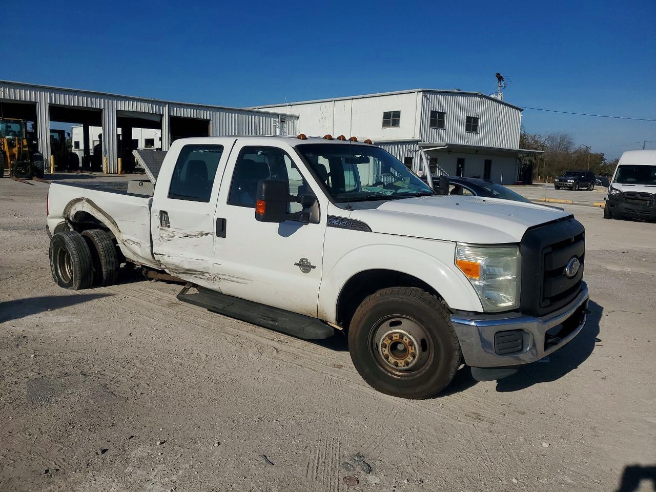 2011 Ford F350 Super Duty - Фото 4