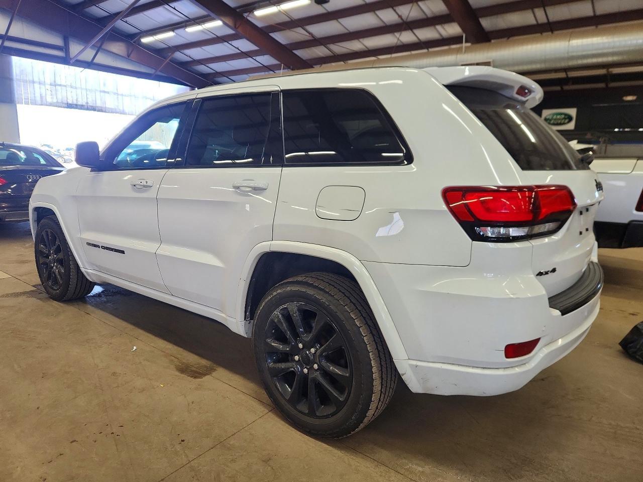 2017 Jeep Grand Cherokee Laredo - Фото 2