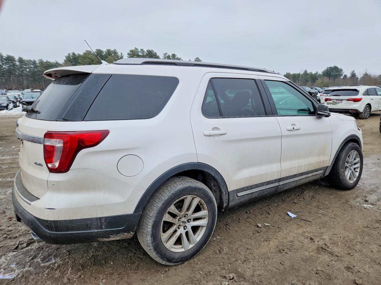 2018 Ford Explorer Xlt - Фото 3