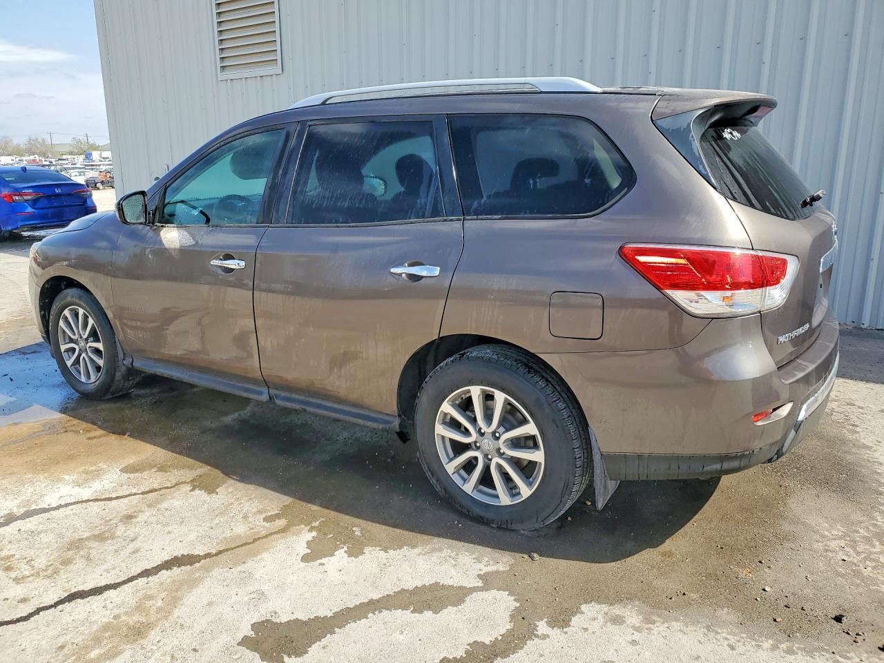 2015 Nissan Pathfinder S - Фото 2