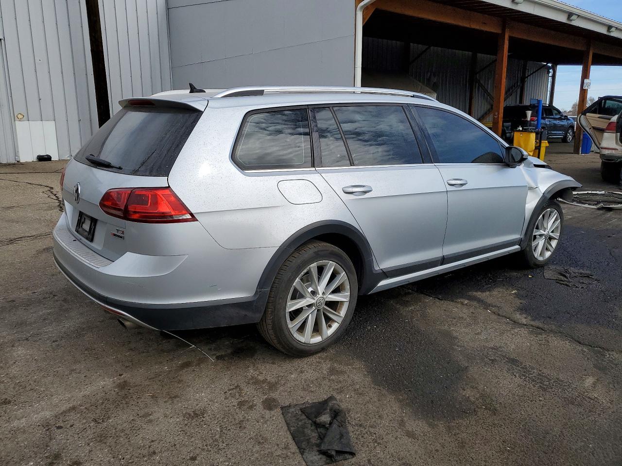 2017 Volkswagen Golf Alltrack S - Фото 3