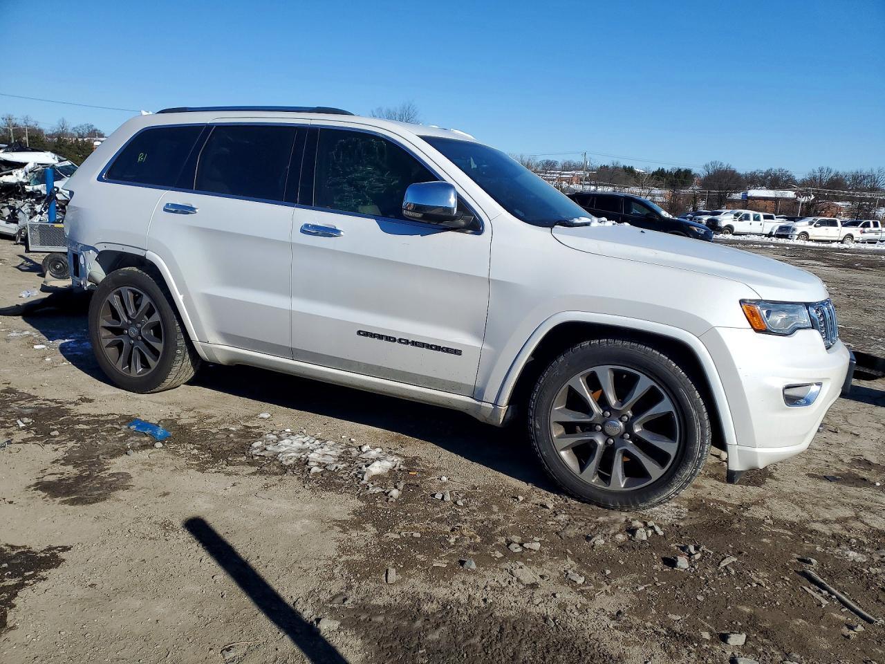 2017 Jeep Grand Cherokee Overland - Image 4