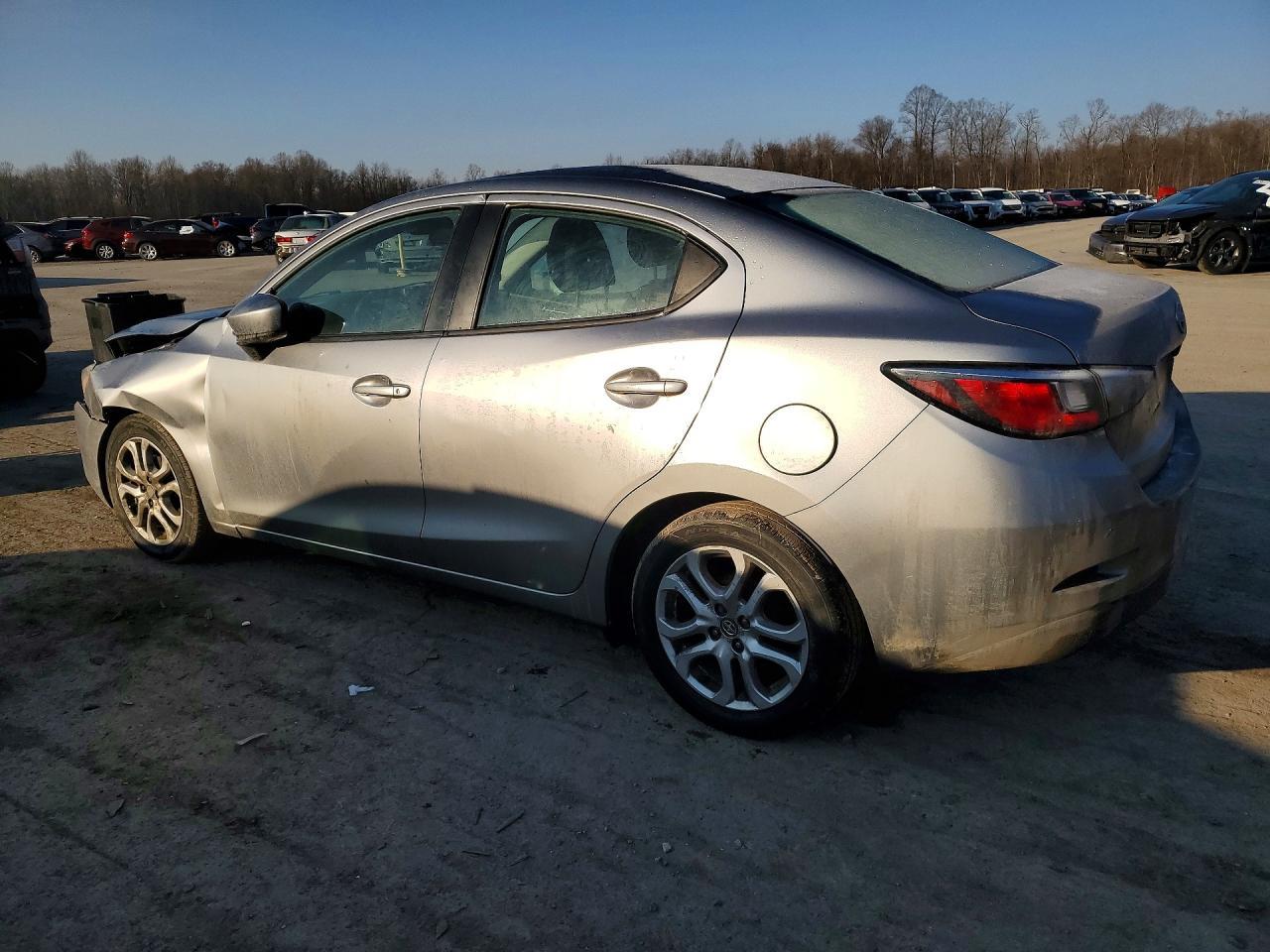 2016 Scion Ia Base - Фото 2