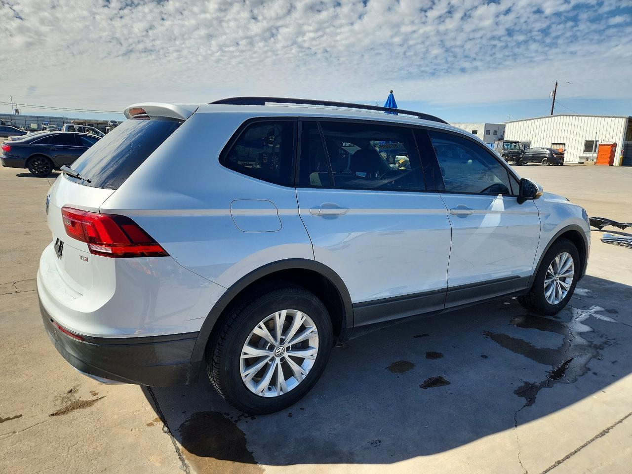 2018 Volkswagen Tiguan S - Фото 3